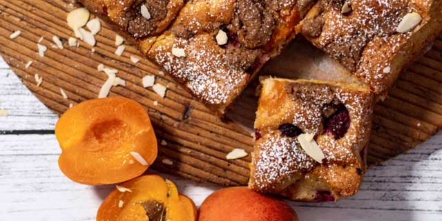 Apricot Raspberry Cake