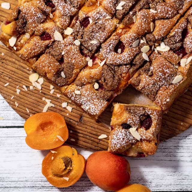 | The Cotswolds Baking Workshop Apricot Raspberry Cake
